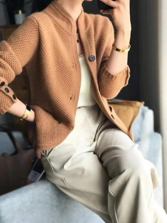 Timeless button-up cardigan with graceful fit for women | Elowen