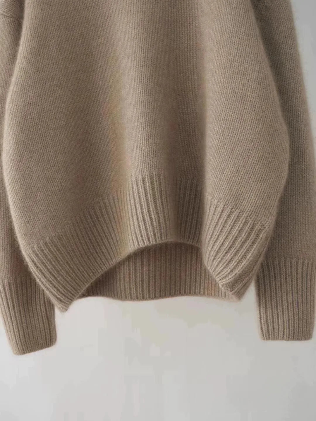 Relaxed turtleneck sweater with oversized fit | Arden