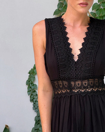 V-neck lace midi dress for warm-weather occasions | Aurélia