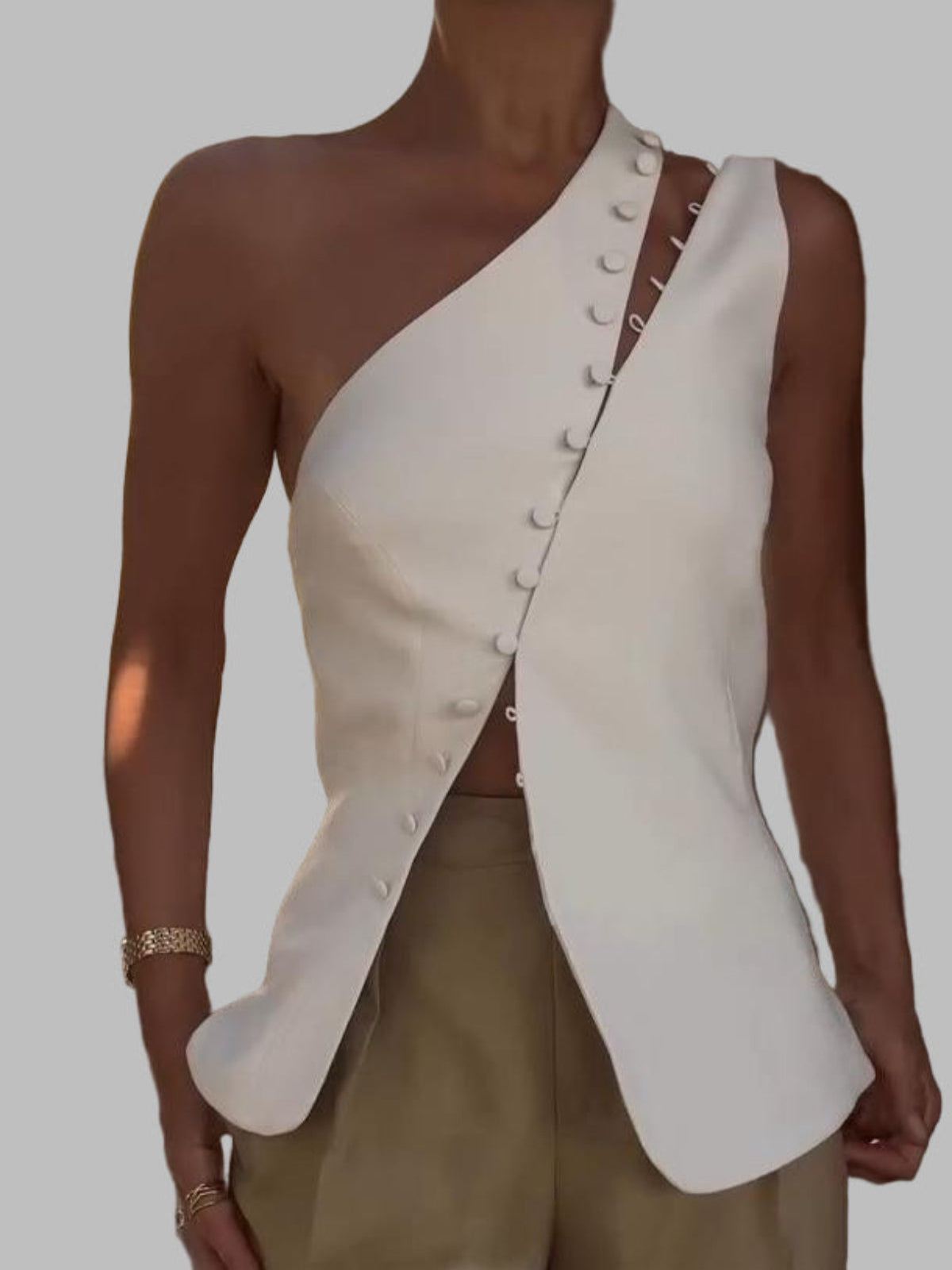 One-shoulder button-detail everyday top for women | Dione