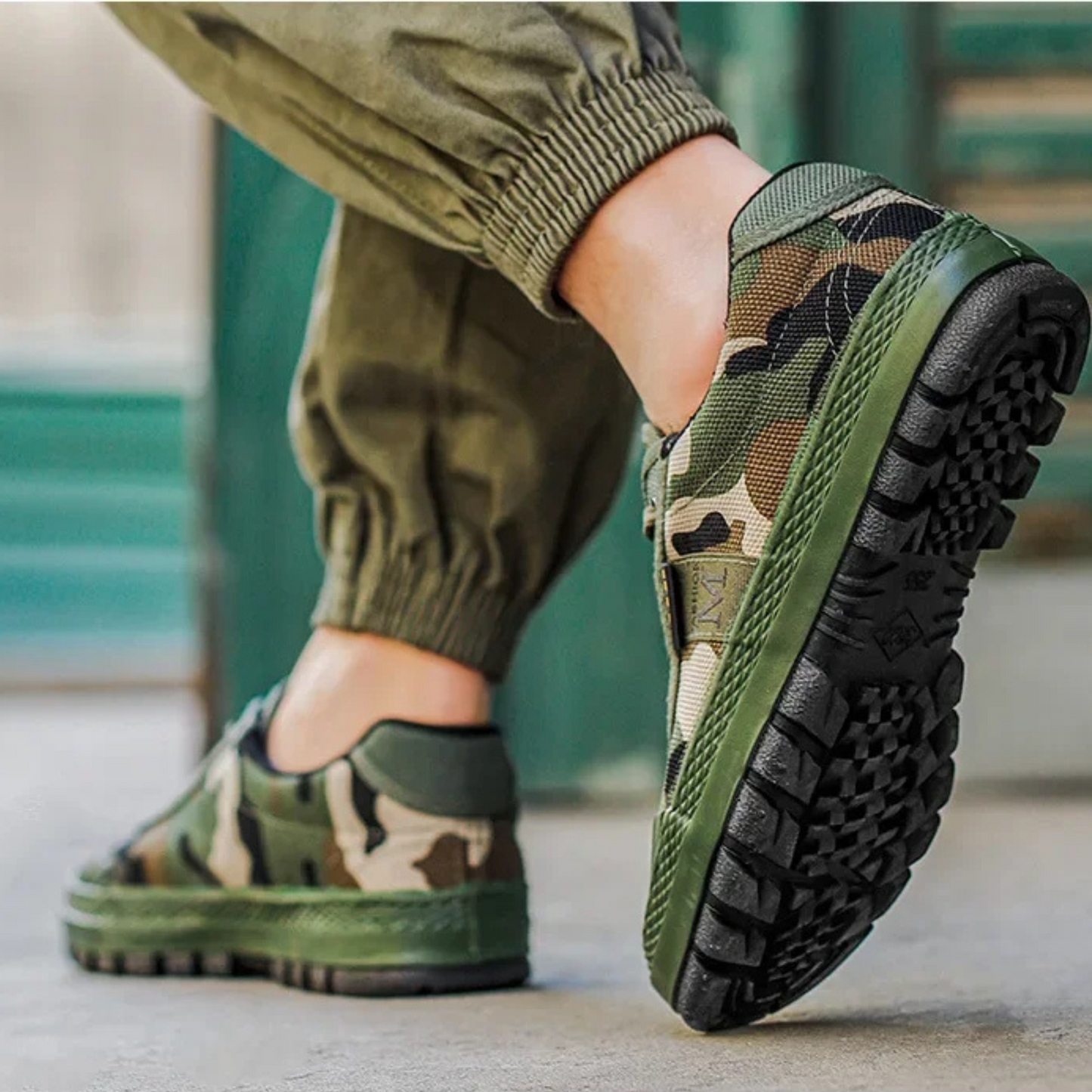 All-terrain tactical sneaker with reinforced sole | Strider