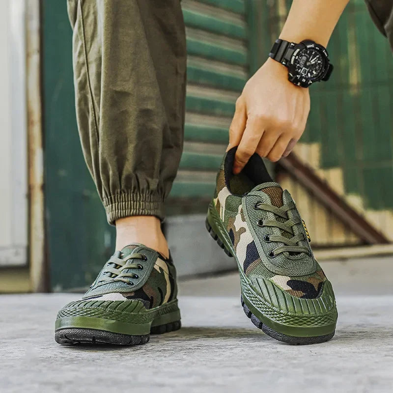 All-terrain tactical sneaker with reinforced sole | Strider