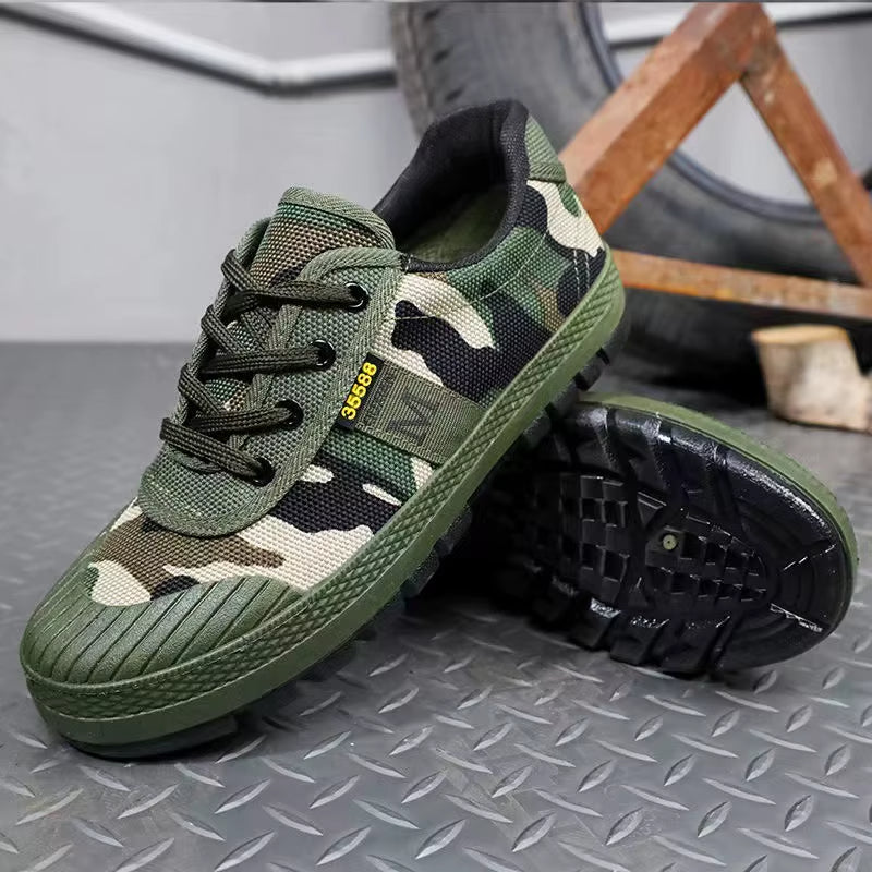 All-terrain tactical sneaker with reinforced sole | Strider