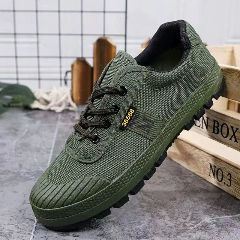 All-terrain tactical sneaker with reinforced sole | Strider