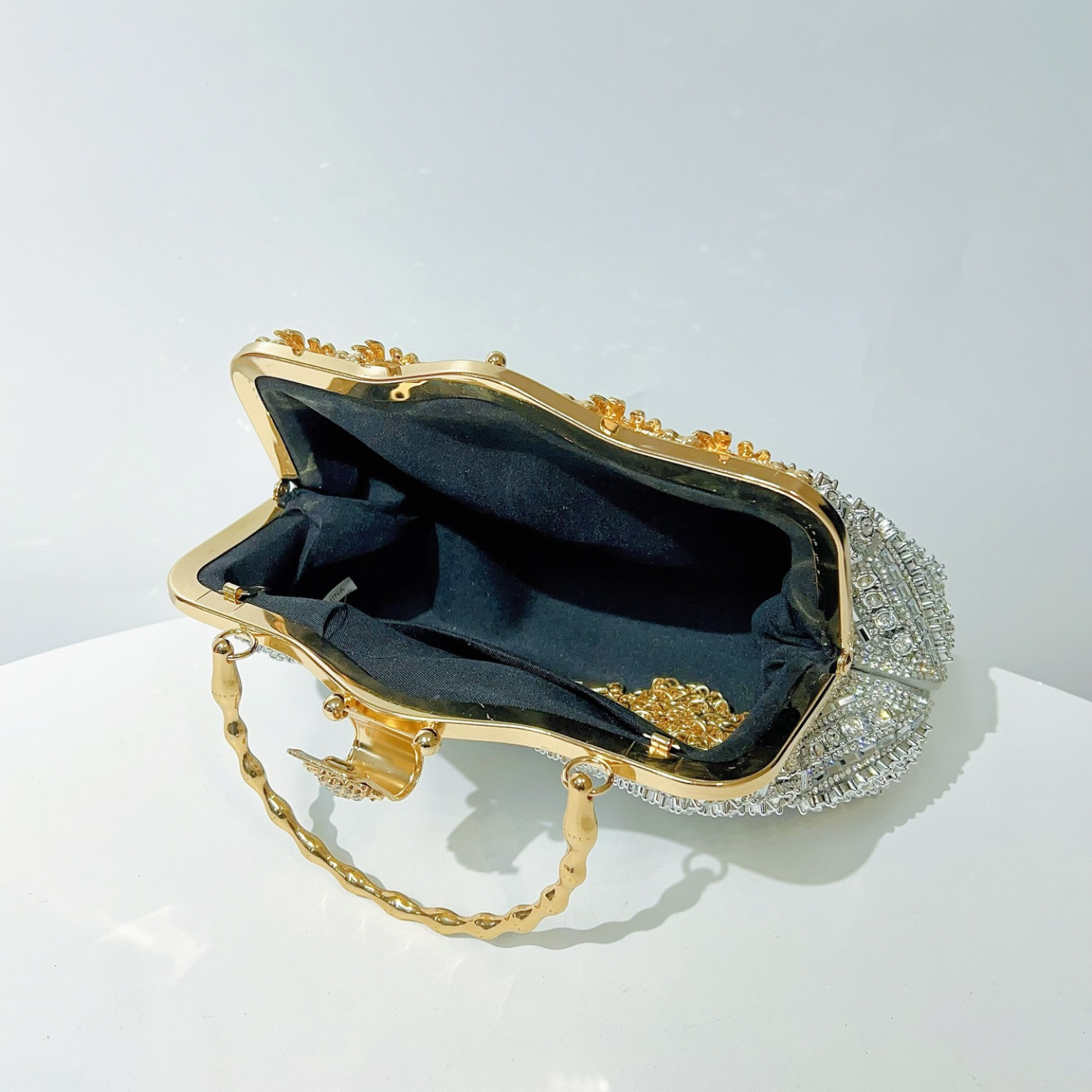 Refined evening handbag for women | Noble Vellum