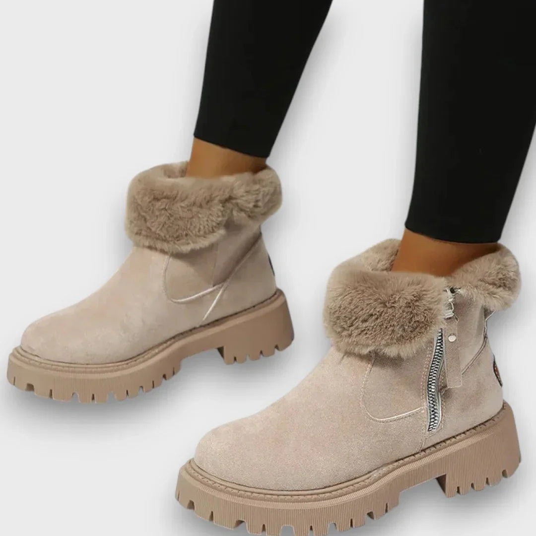 Warm insulated everyday winter boots for women | Daisy