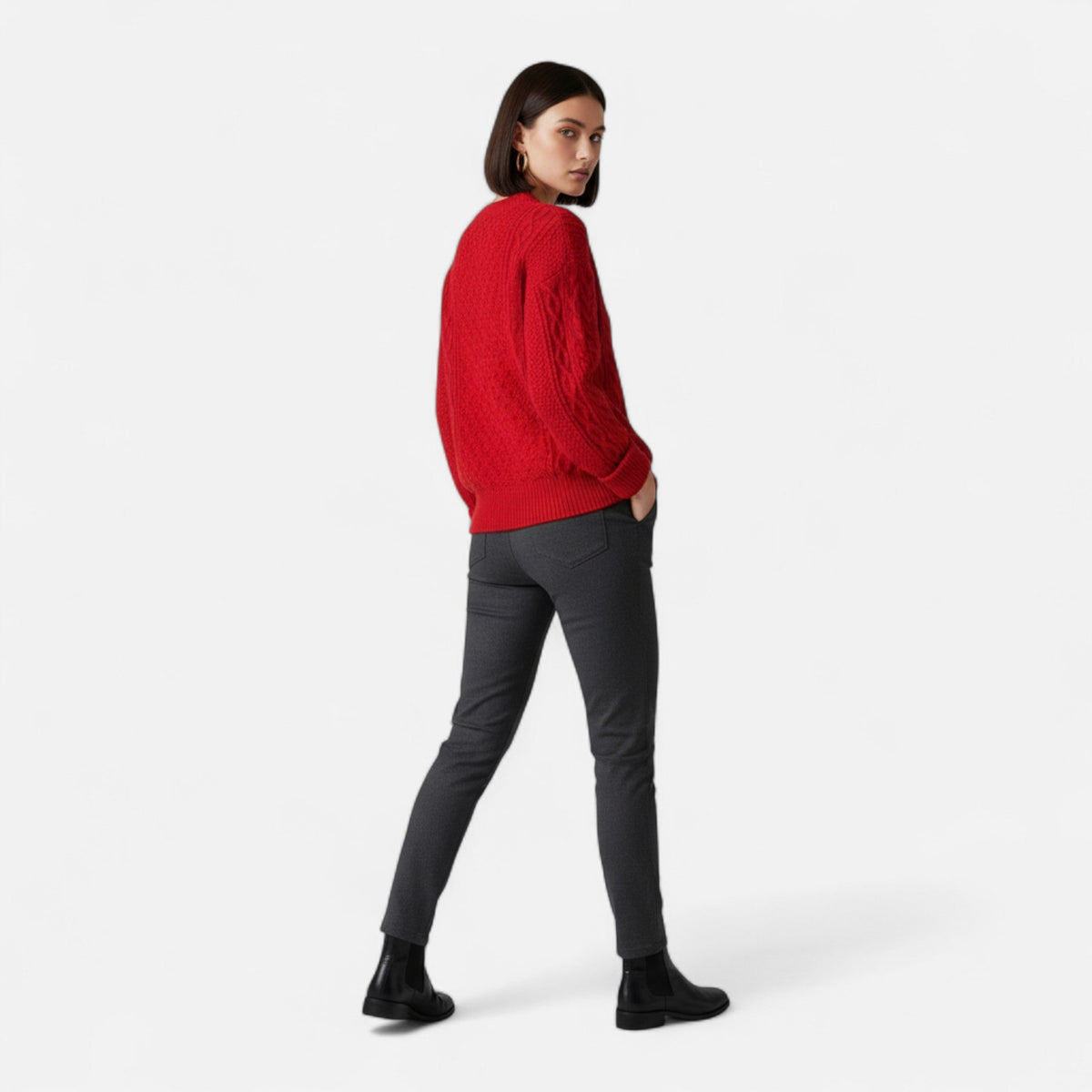 Classic cable-knit round-neck everyday jumper for women