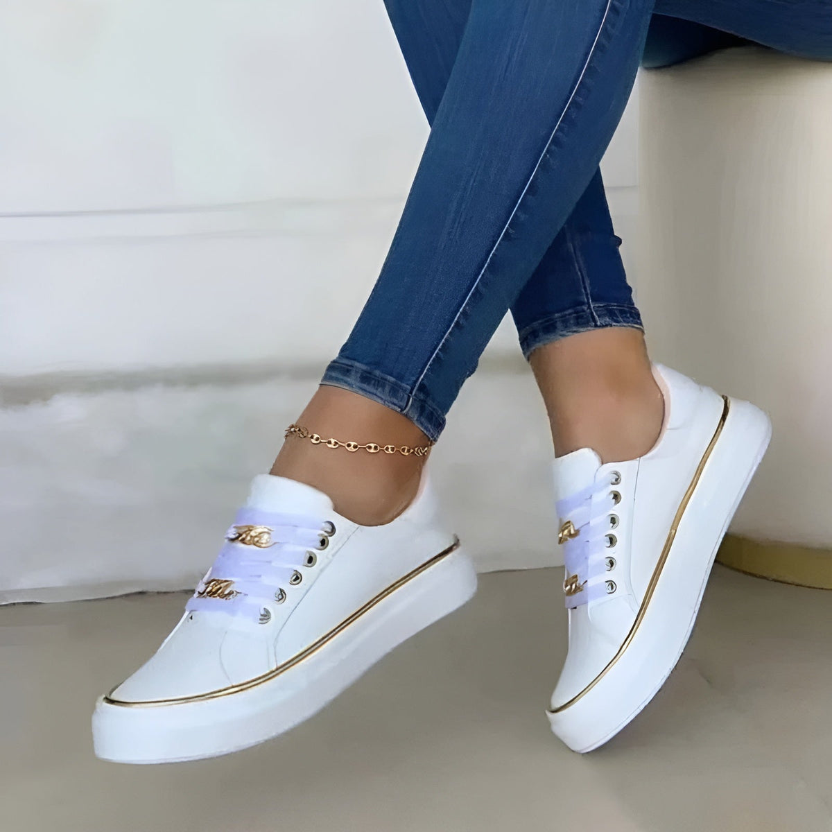 Supportive sneakers with chain accent for women | Aveline