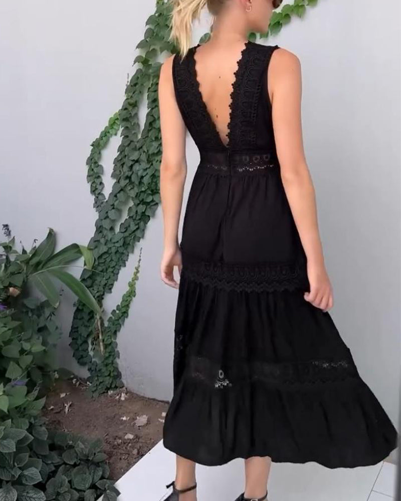 V-neck lace midi dress for warm-weather occasions | Aurélia