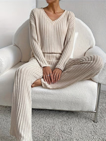 Relaxed knit lounge set with V-neck top and wide-leg pants | Solene