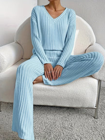 Relaxed knit lounge set with V-neck top and wide-leg pants | Solene