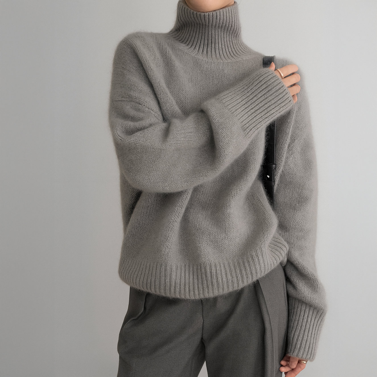 Elegant turtleneck sweater for women | Aloria