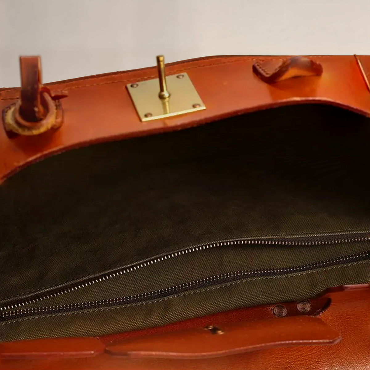 Ainsley | Women's Structured Weekend Bag with Shoulder Strap