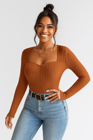 Amina Geripptes Langarm-Top mit eckigem Ausschnitt